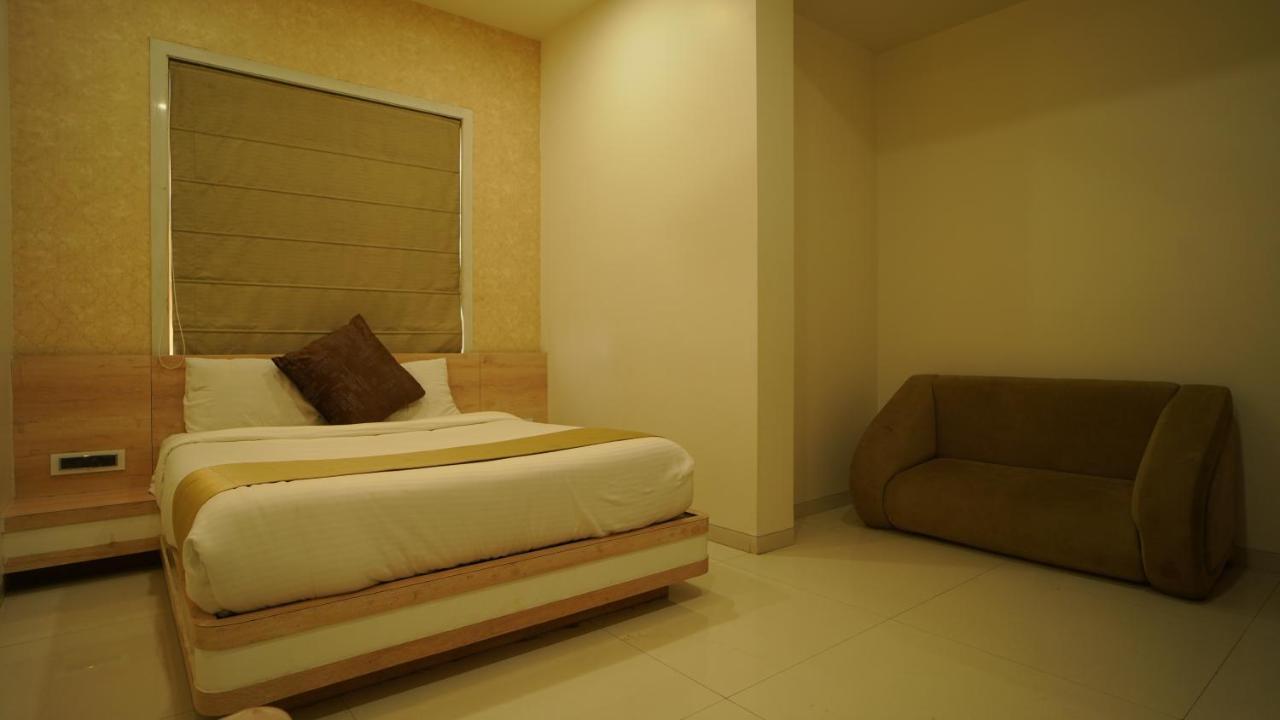 Hotel Wisteria Blue Samarda Kaliāsot Esterno foto
